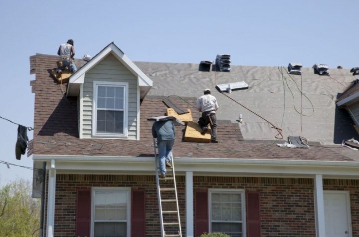 //lgbuildersinc.com/wp-content/uploads/2017/08/roofing-contractor-1.jpg