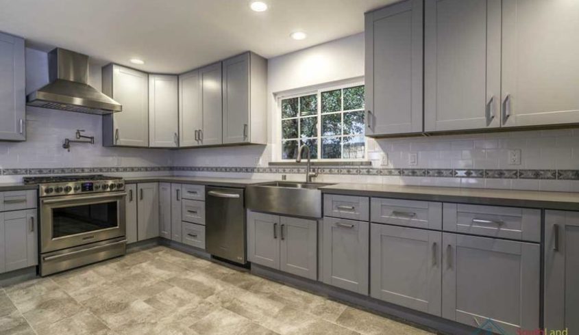https://lgbuildersinc.com/wp-content/uploads/2018/10/kitchen-remodeling-service.jpg